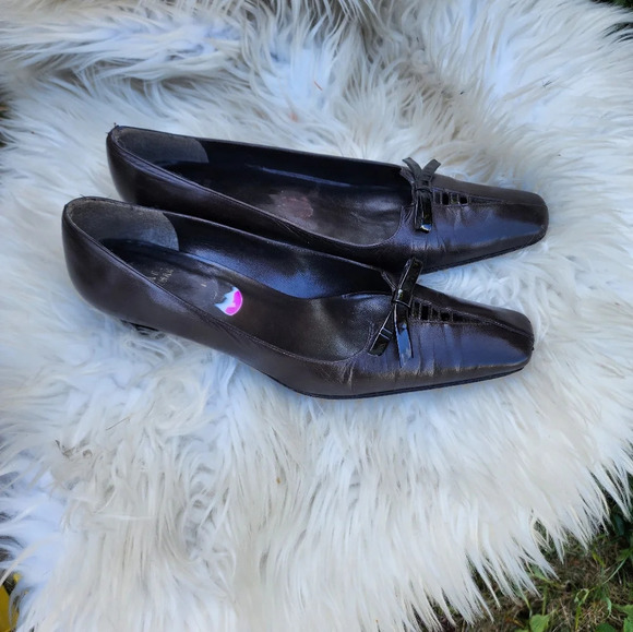 Stuart Weitzman‎ brown bow pumps 8N - Picture 2 of 12